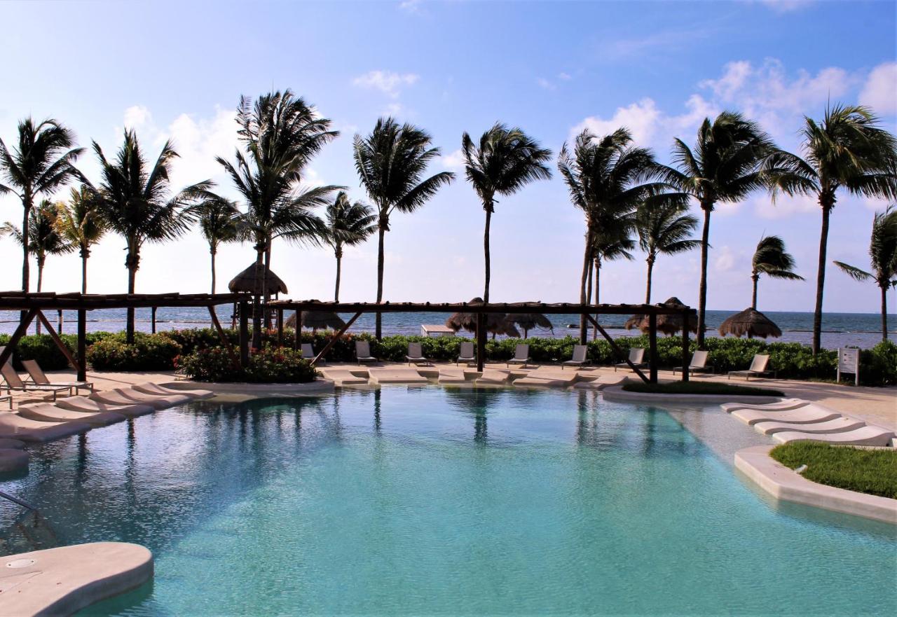 Bluebay Grand Esmeralda El Marlyn Azul Exterior foto A pool at the Grand Hyatt Resort, Playa del Carmen, Mexico