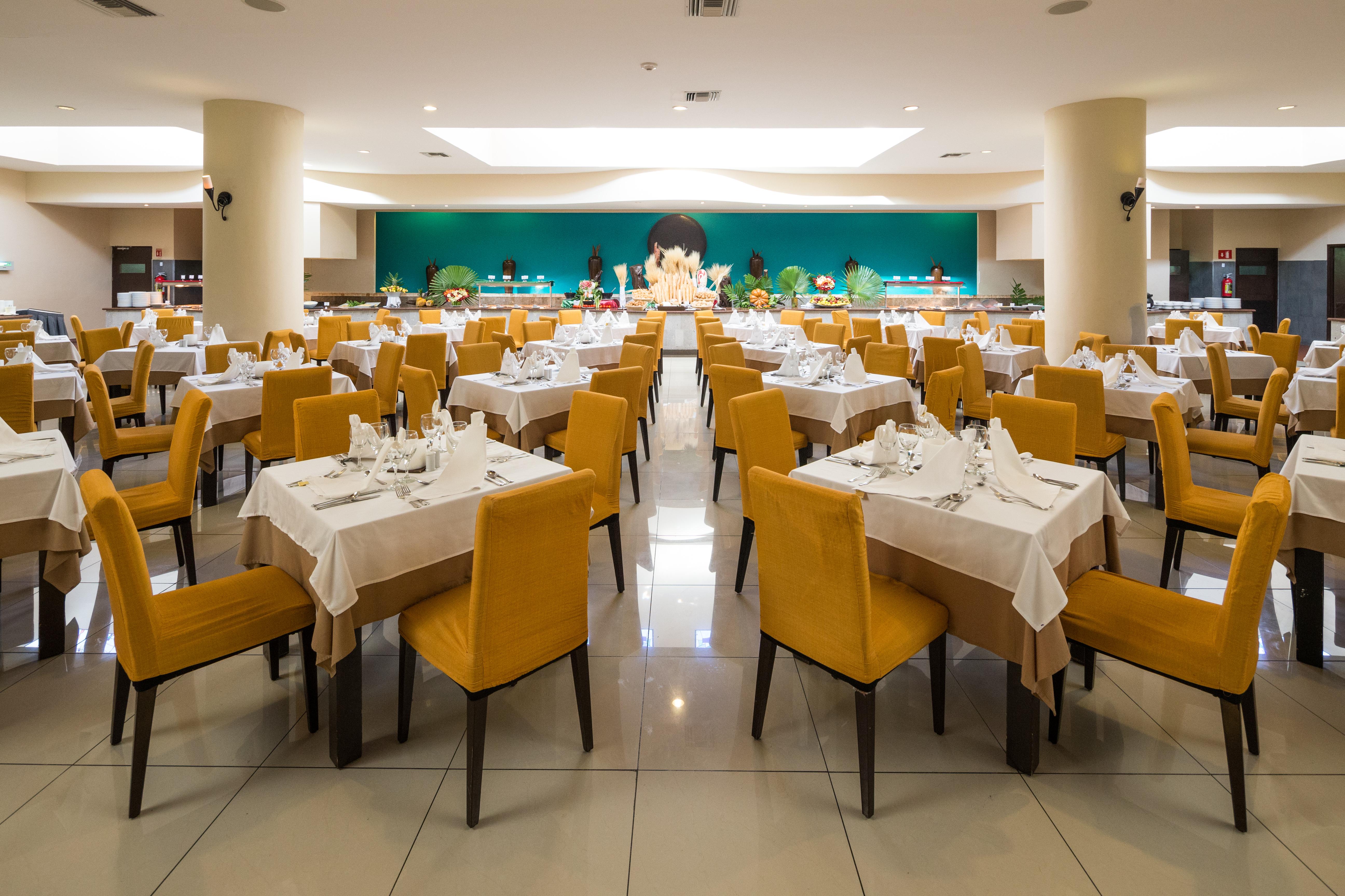 Bluebay Grand Esmeralda El Marlyn Azul Exterior foto The restaurant at the hotel