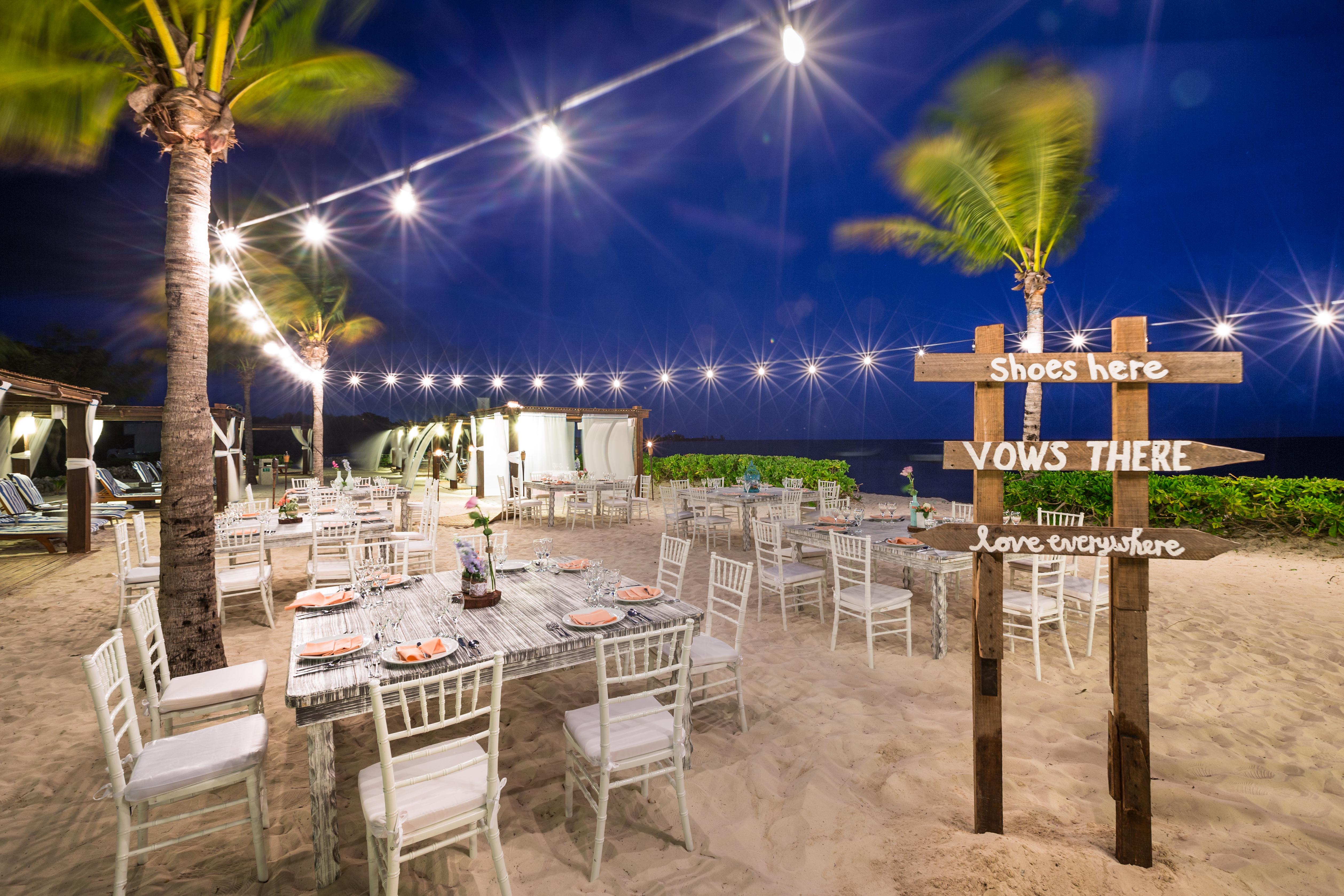 Bluebay Grand Esmeralda El Marlyn Azul Exterior foto Wedding reception at a beach resort