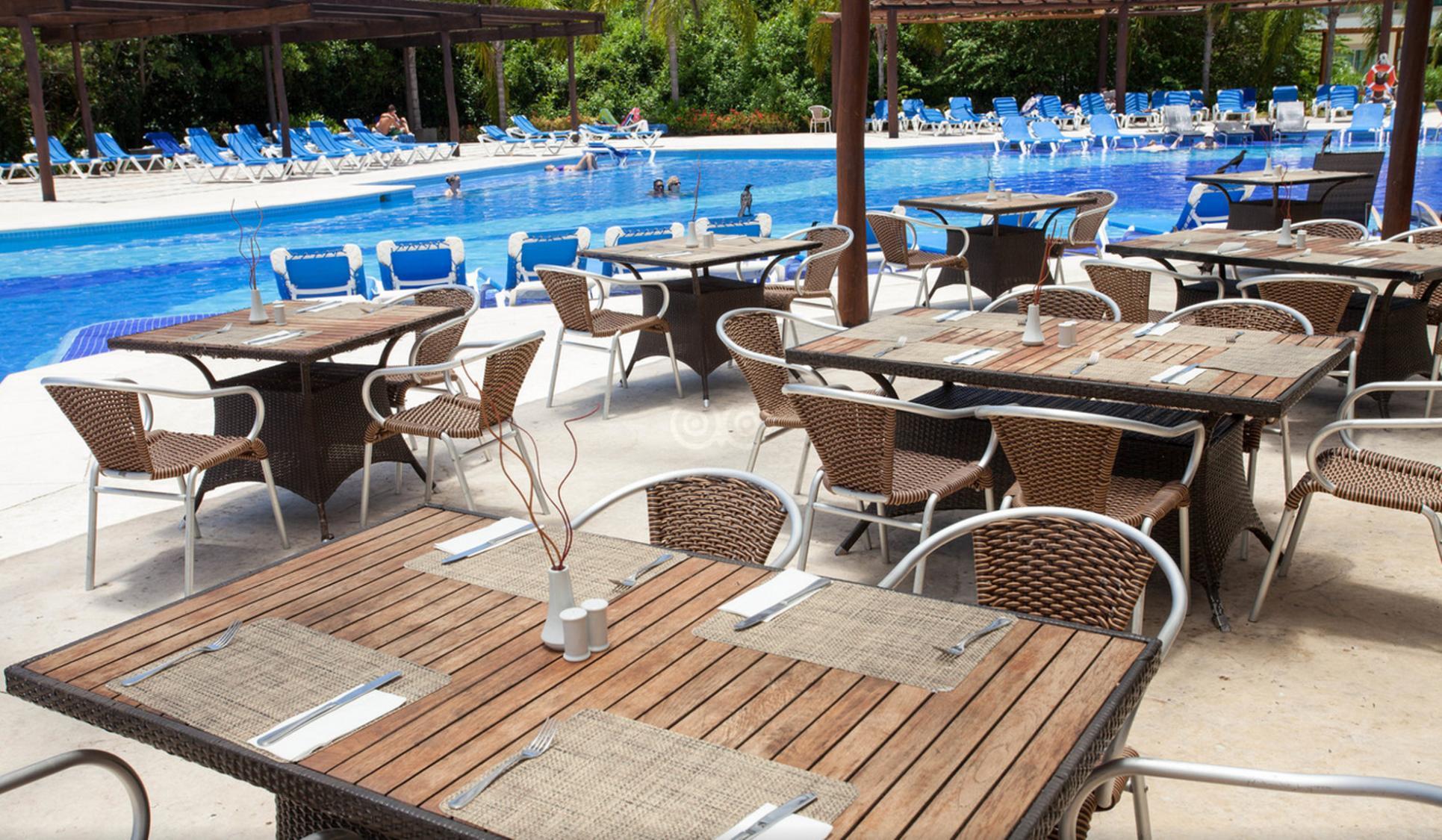 Bluebay Grand Esmeralda El Marlyn Azul Exterior foto Poolside dining at the Grand Palladium Resort & Spa, Riviera Maya, Mexico